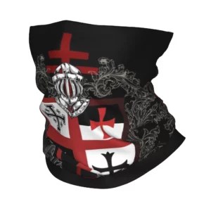 Tour de cou templier rouge et noir avec croix rouges et casque de chevalier