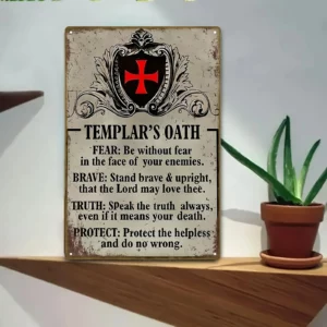 Plaque murale templière à fond vieilli, avec croix rouge, bouclier noir et devise en anglais
